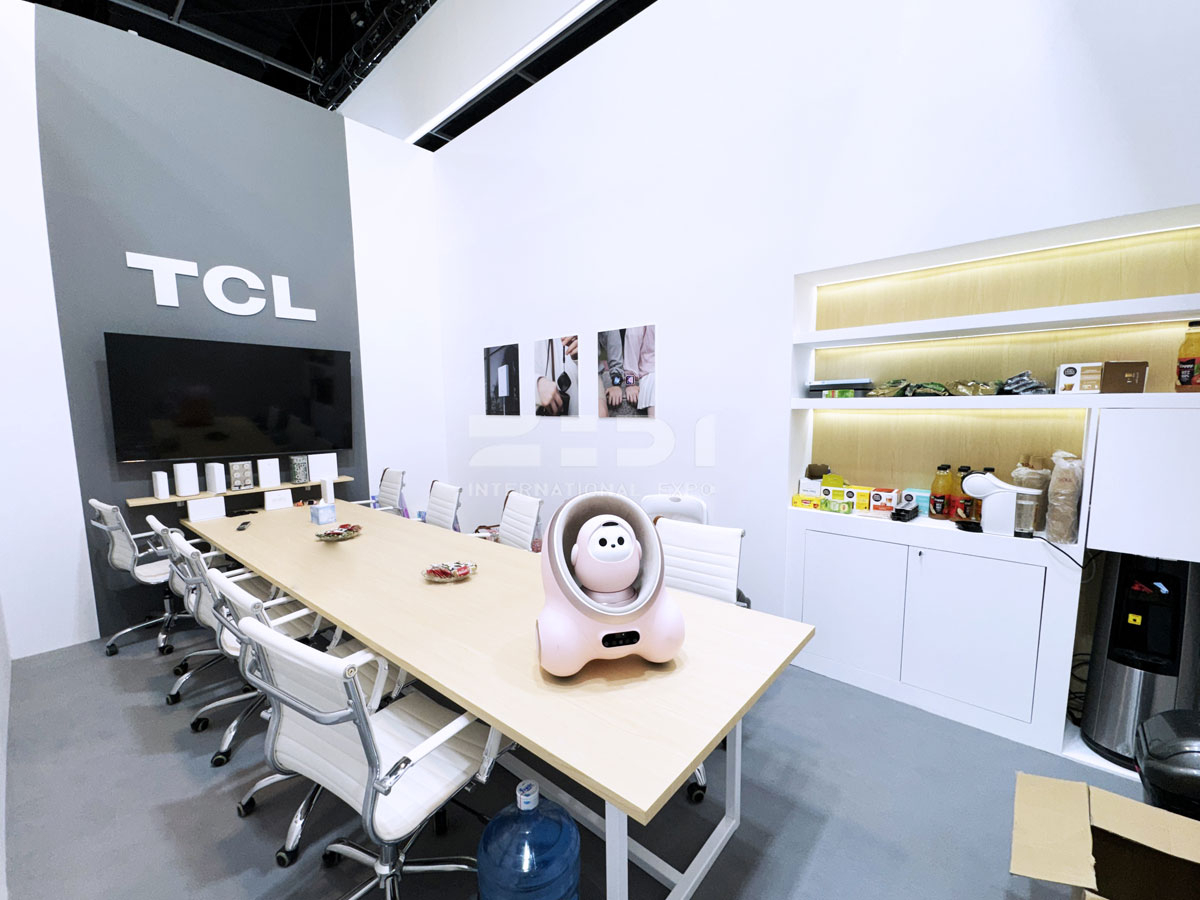 法國巴黎寬帶展臺設(shè)計